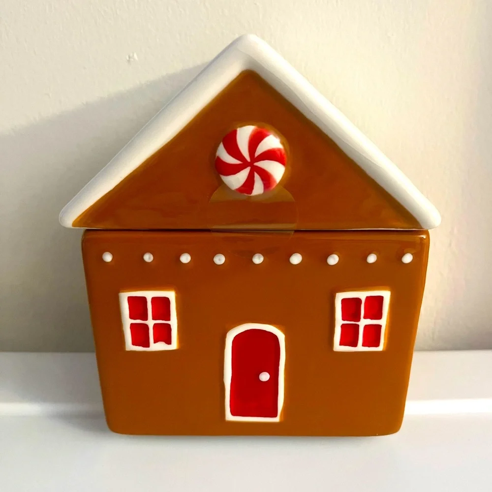 Target Bullseye's Playground Novelty Ceramic Cookie Container Gingerbread House